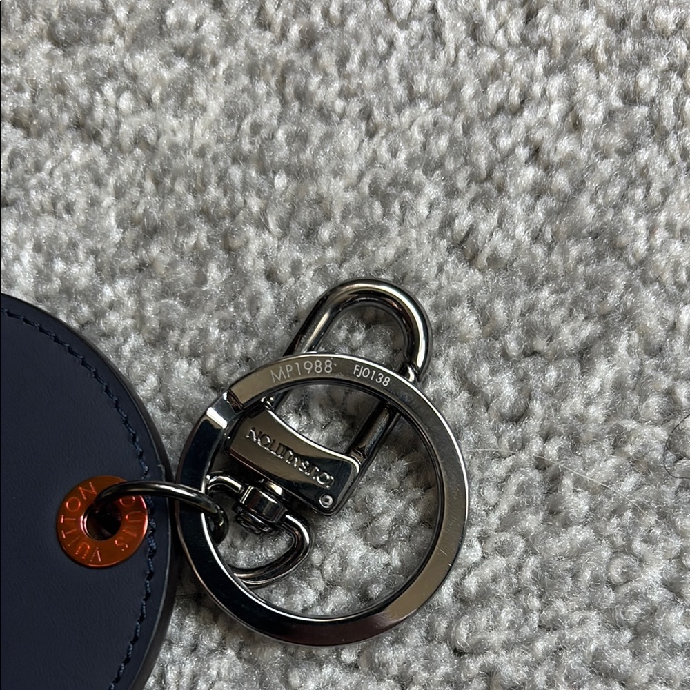 Louis Vuitton Illustre Bag Charm and Key Holder - Picture 4 of 11